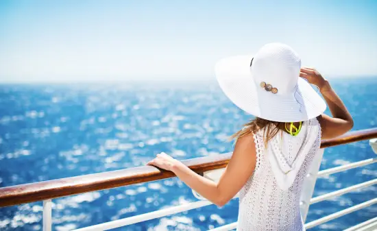 Kreuzfahrt Frau neutral meer