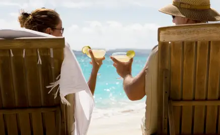 Pärchen am Strand Cocktails