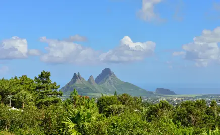 Vulkan, grüne Landschaft